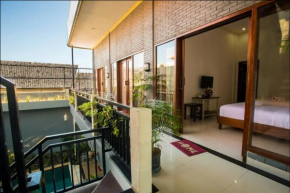 Canggu Ocean House/Blue. By walk to the beach!